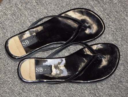 chip.jpg Heel chip in sandals